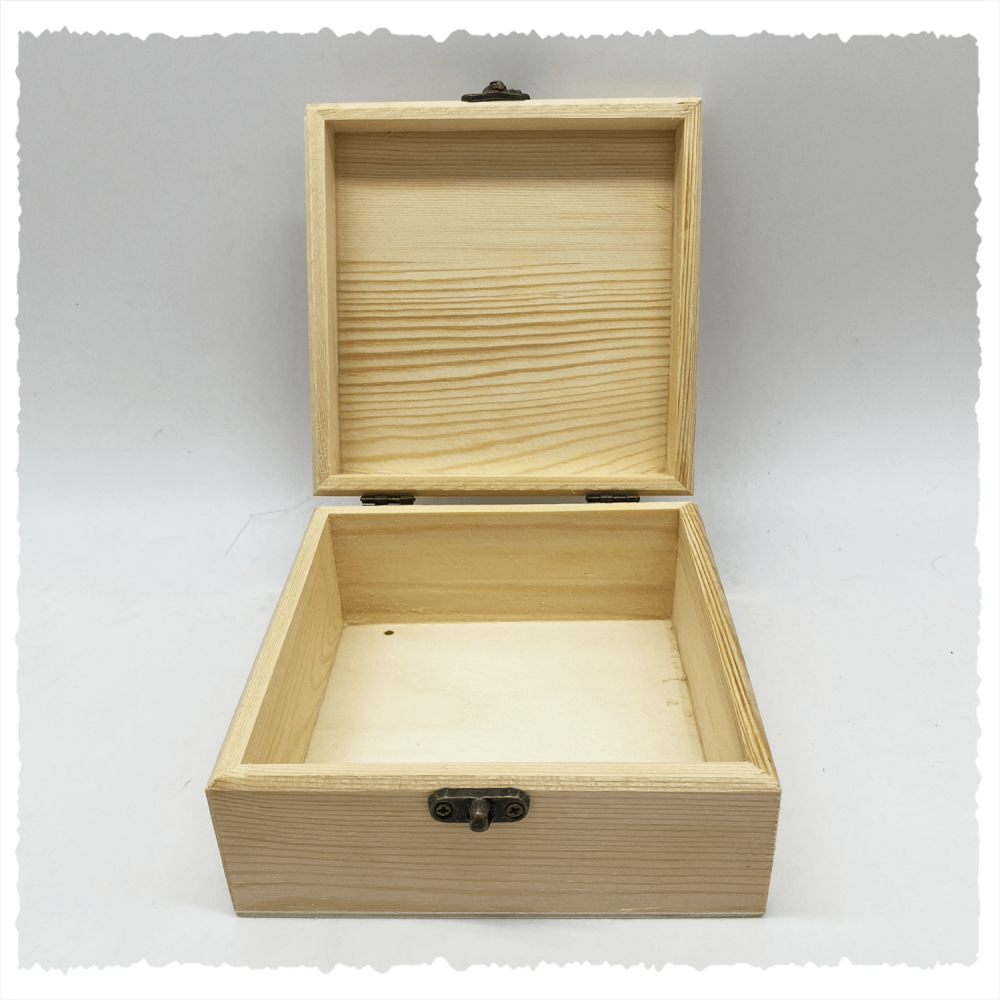 Caja de madera lisa cuadrada mediana 13 x 7 cm